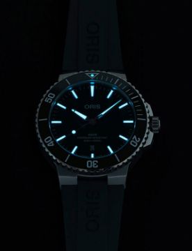 Oris Aquis Date 01 733 7789 4157-07 4 23 37FC