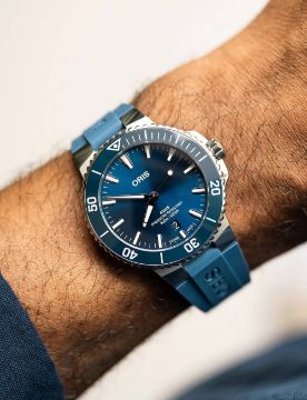 Oris Aquis Date 01 733 7787 4135-07 4 22 35FC