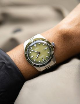 Oris Divers Sixty-Five Date 01 733 7707 4057-07 8 20 18