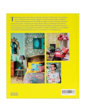 Thames & Hudson Living Bright: Fashioning Colourful Interiors 9780500024577