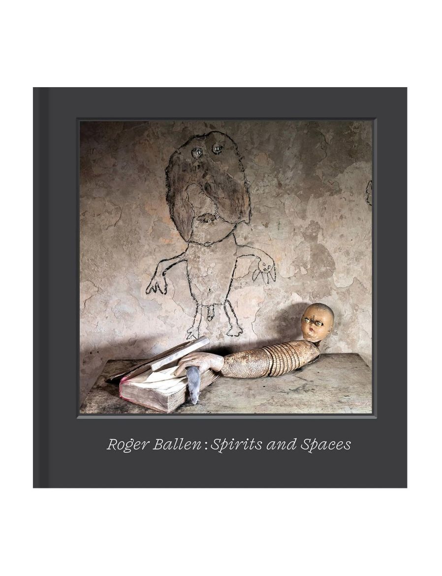 Thames & Hudson Roger Ballen – Spirits and Spaces 9780500028926