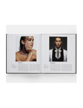  Phaidon The Jewelry Book 9781838667788