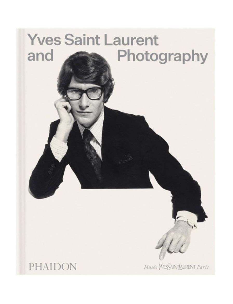 Phaidon Yves Saint Laurent and Photography 9781838669423