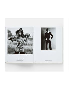  Phaidon Yves Saint Laurent and Photography 9781838669423